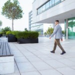 Prace wysokościowe na dachu obiektu użyteczności publicznej – co jest ważne